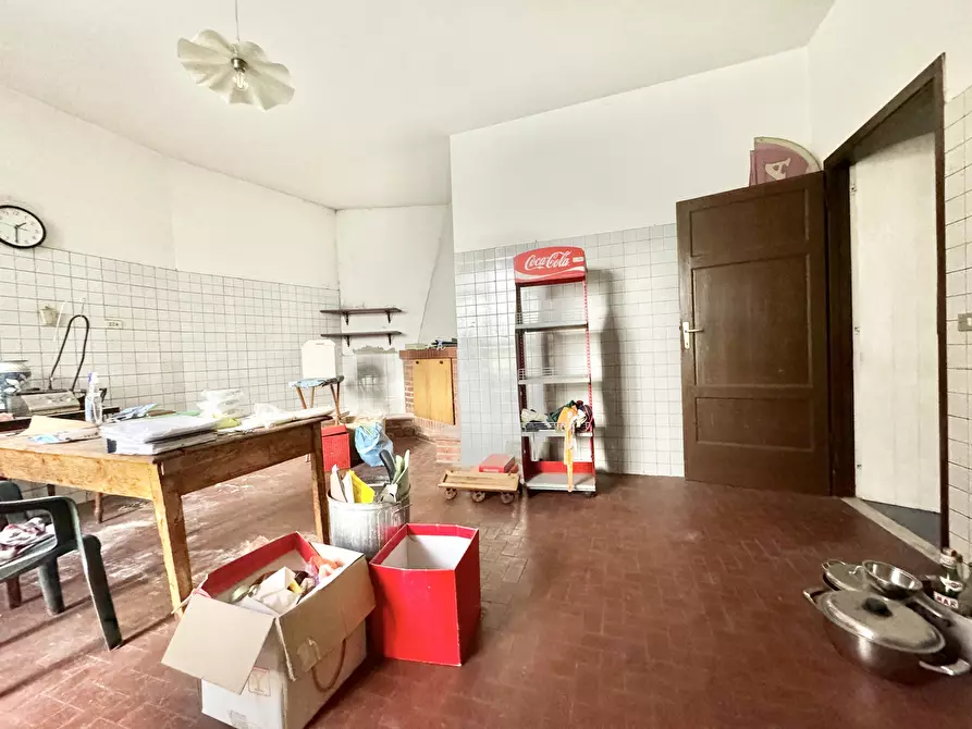 Immagine 35 di Porzione di casa in vendita  a Massa