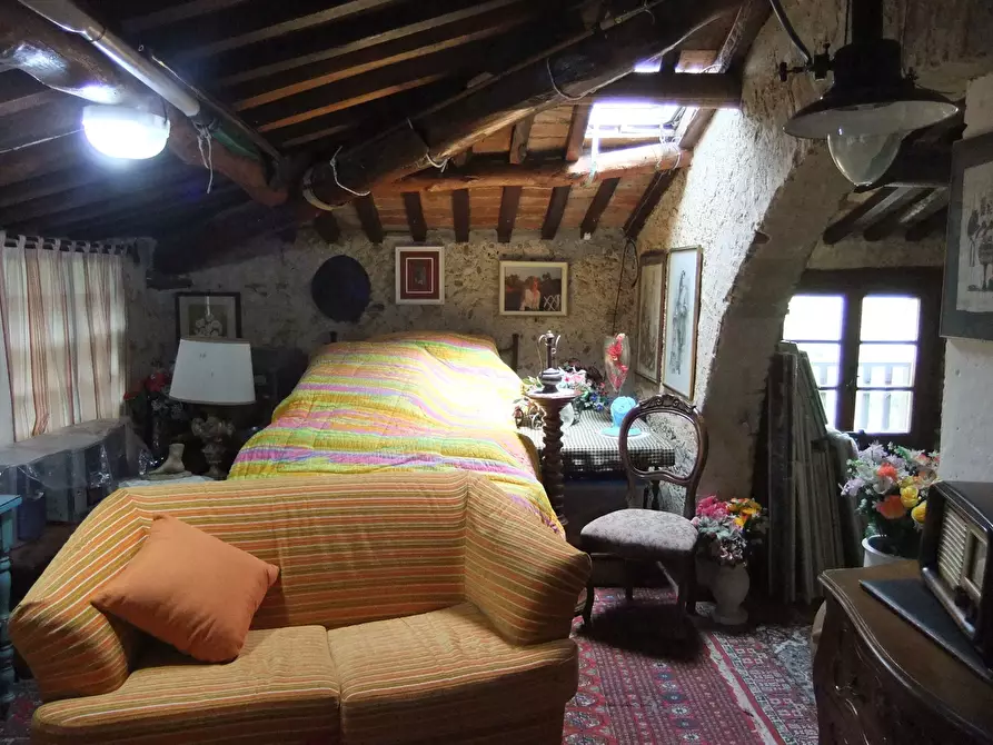 Immagine 5 di Porzione di casa in vendita  a Pietrasanta