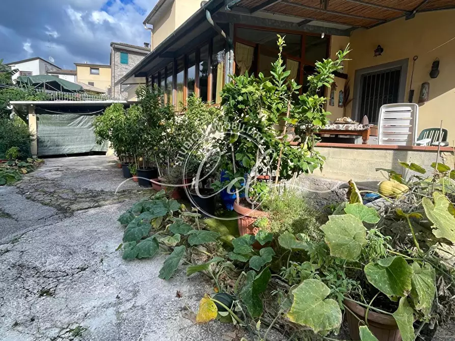 Immagine 3 di Porzione di casa in vendita  a Massarosa
