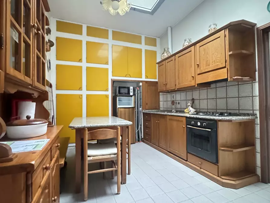 Immagine 9 di Quadrilocale in affitto  a Pietrasanta