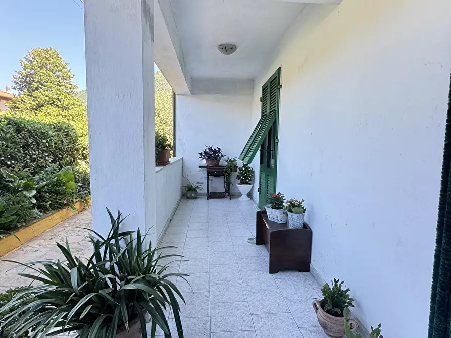 Immagine 9 di Porzione di casa in vendita  a Massa