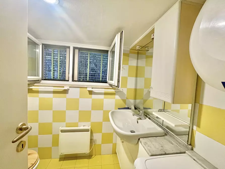 Immagine 43 di Quadrilocale in vendita  a Camaiore