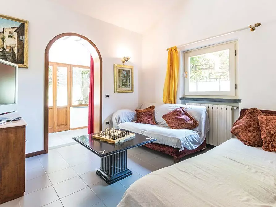 Immagine 9 di Casa indipendente in vendita  a Camaiore