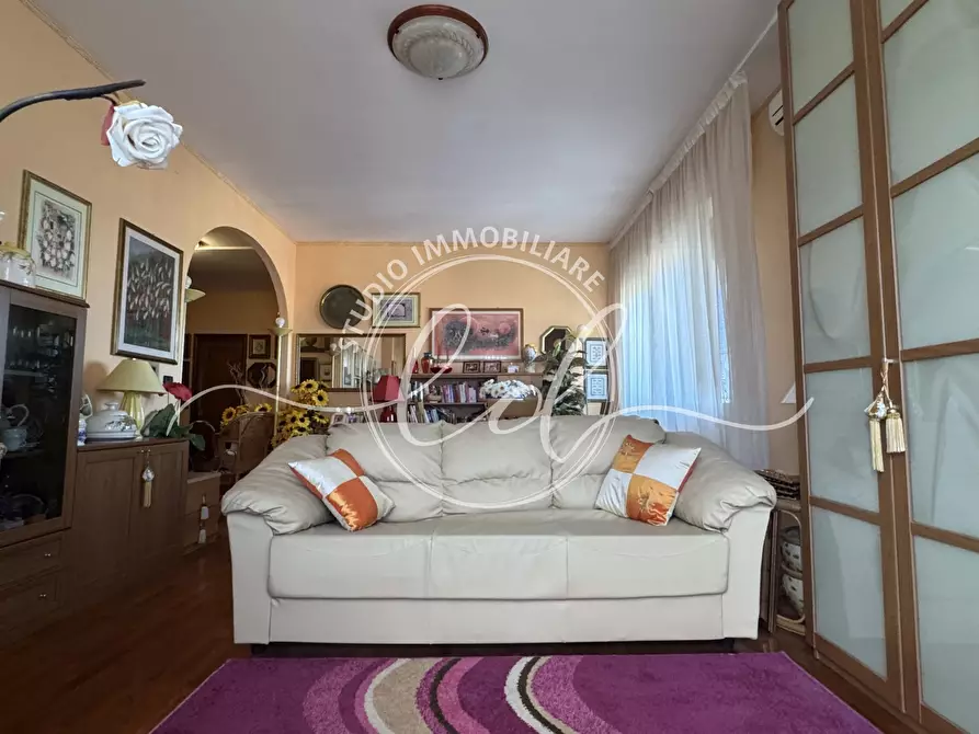 Immagine 9 di Quadrilocale in affitto  a Seravezza