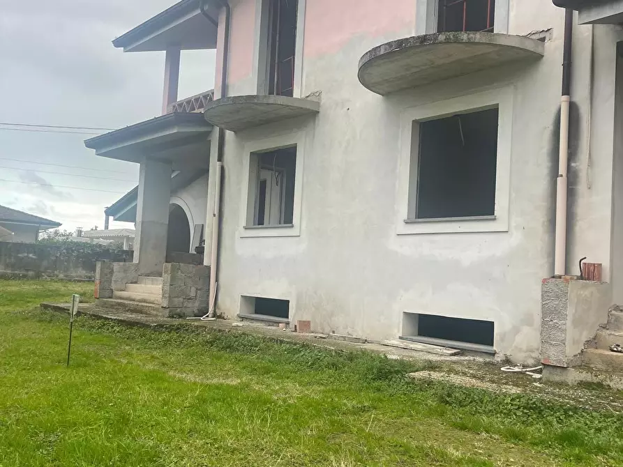 Immagine 2 di Porzione di casa in vendita  a Camaiore