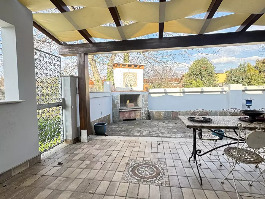 Immagine 32 di Villa in vendita  a Massa