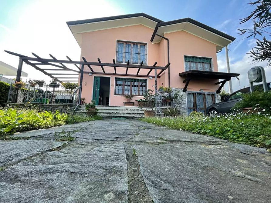 Immagine 73 di Casa indipendente in vendita  a Pietrasanta