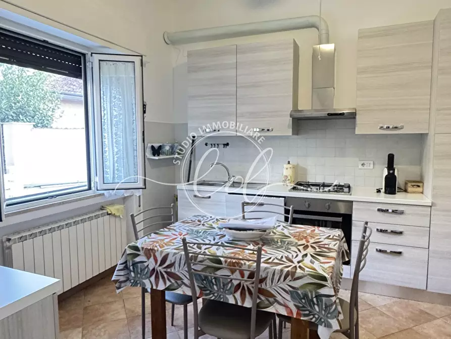 Immagine 5 di Trilocale in vendita  a Pietrasanta