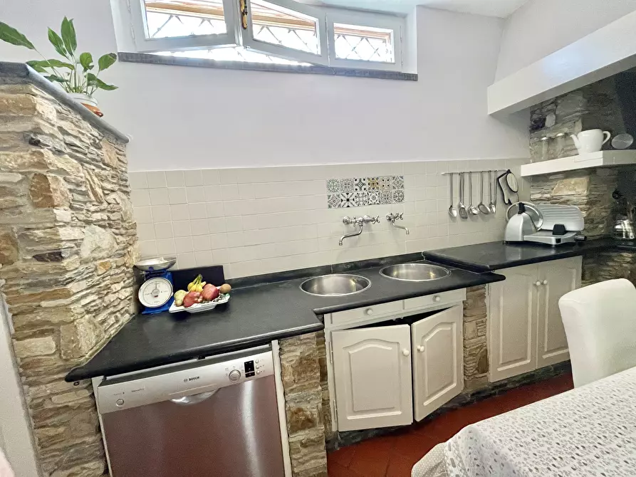 Immagine 13 di Porzione di casa in affitto  a Pietrasanta