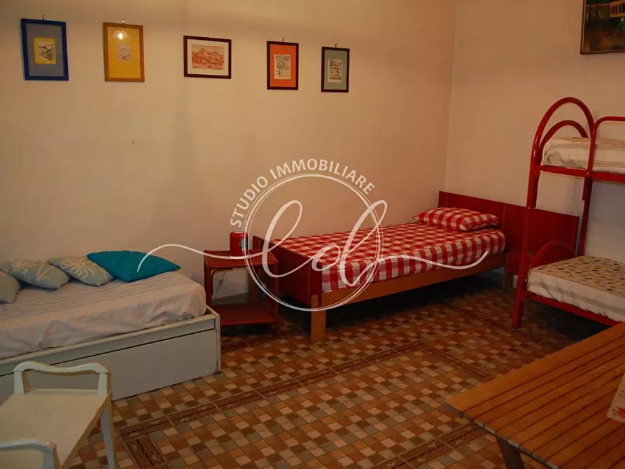 Immagine 17 di Pentalocale in affitto  a Camaiore