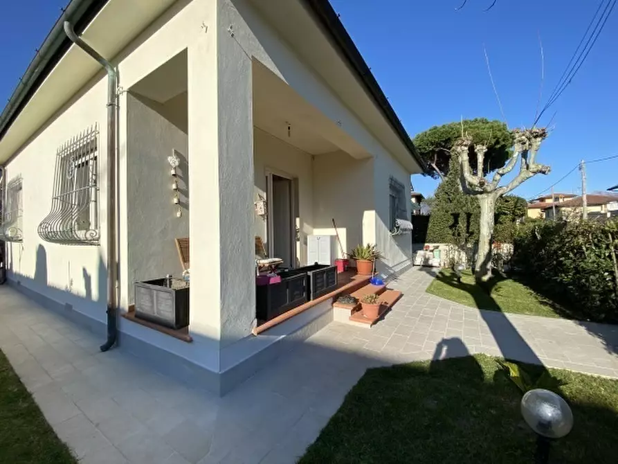 Immagine 13 di Casa indipendente in affitto  a Pietrasanta