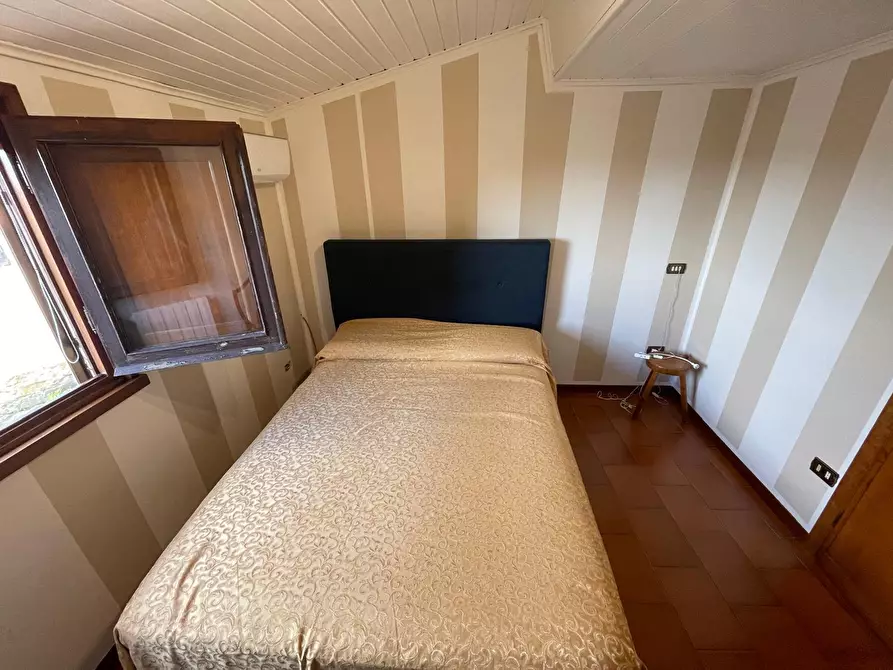 Immagine 31 di Mansarda in affitto  a Pietrasanta