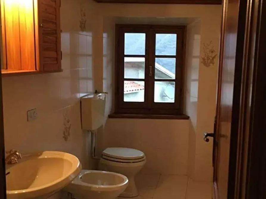 Immagine 11 di Porzione di casa in vendita  a Seravezza