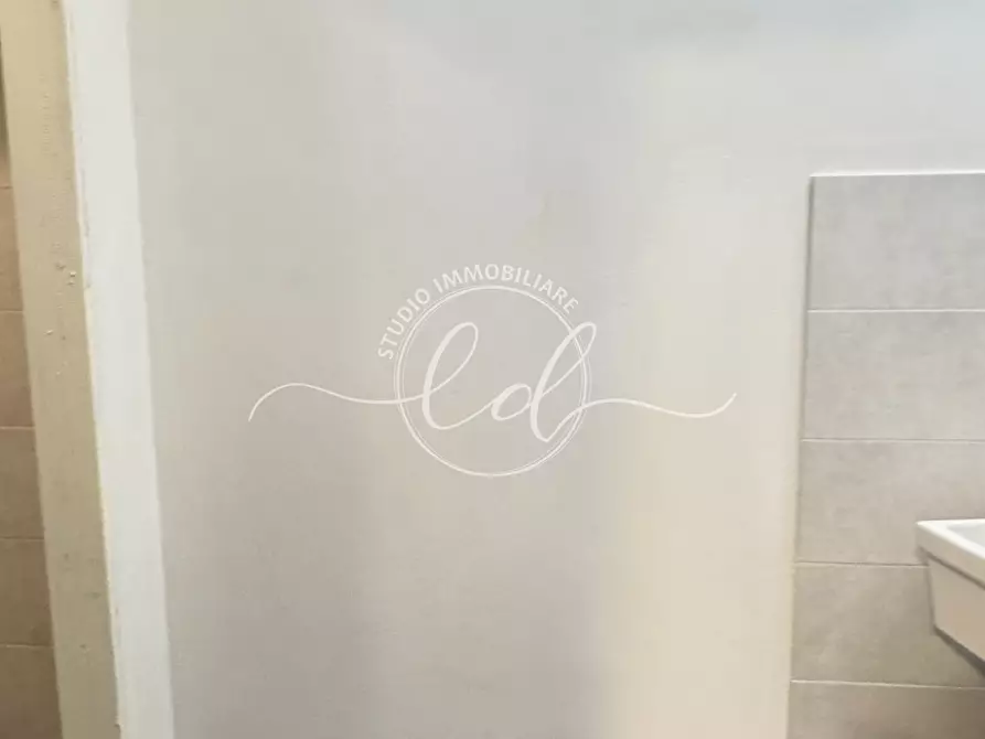 Immagine 12 di Capannone industriale in affitto  a Seravezza