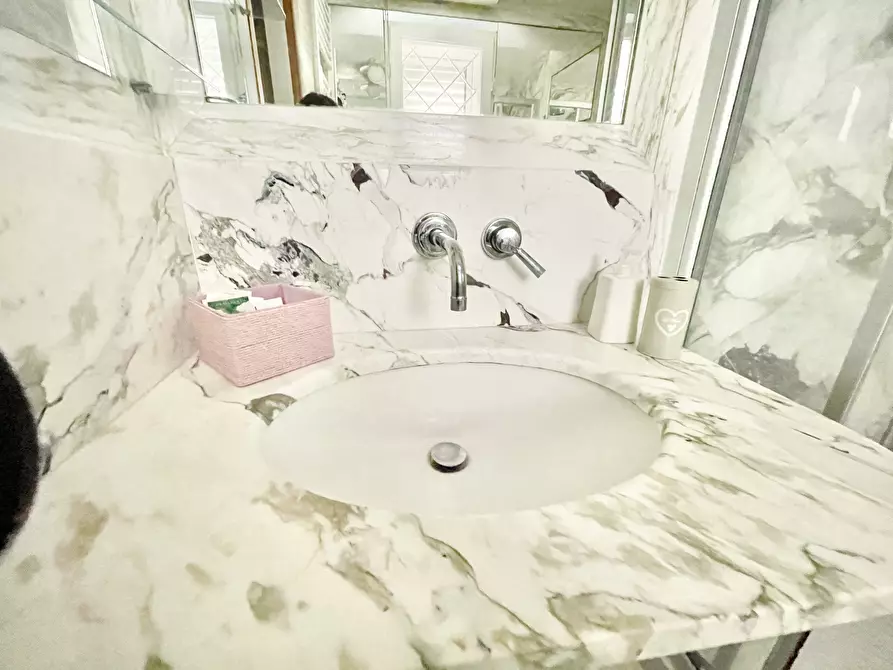 Immagine 31 di Villa in affitto  a Pietrasanta