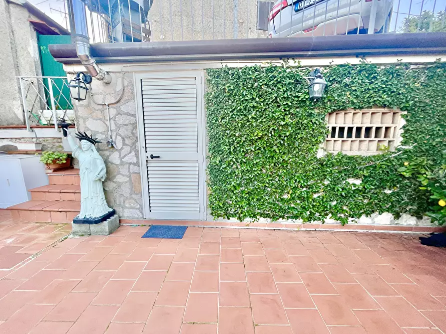 Immagine 74 di Porzione di casa in vendita  a Massarosa