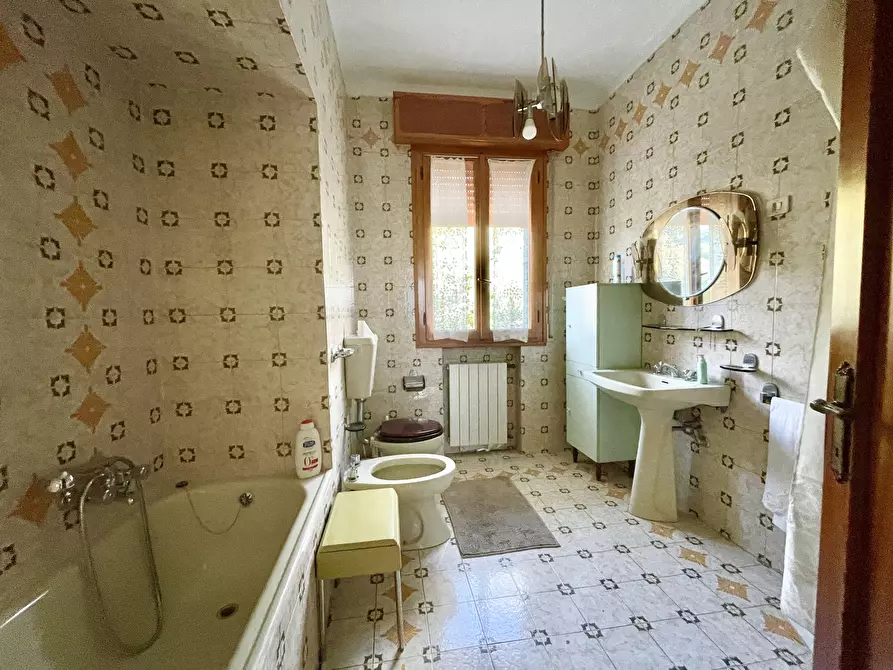 Immagine 83 di Casa indipendente in vendita  a Seravezza