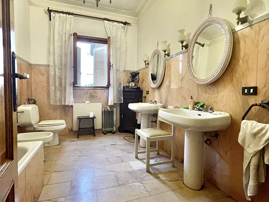 Immagine 15 di Casa indipendente in vendita  a Camaiore