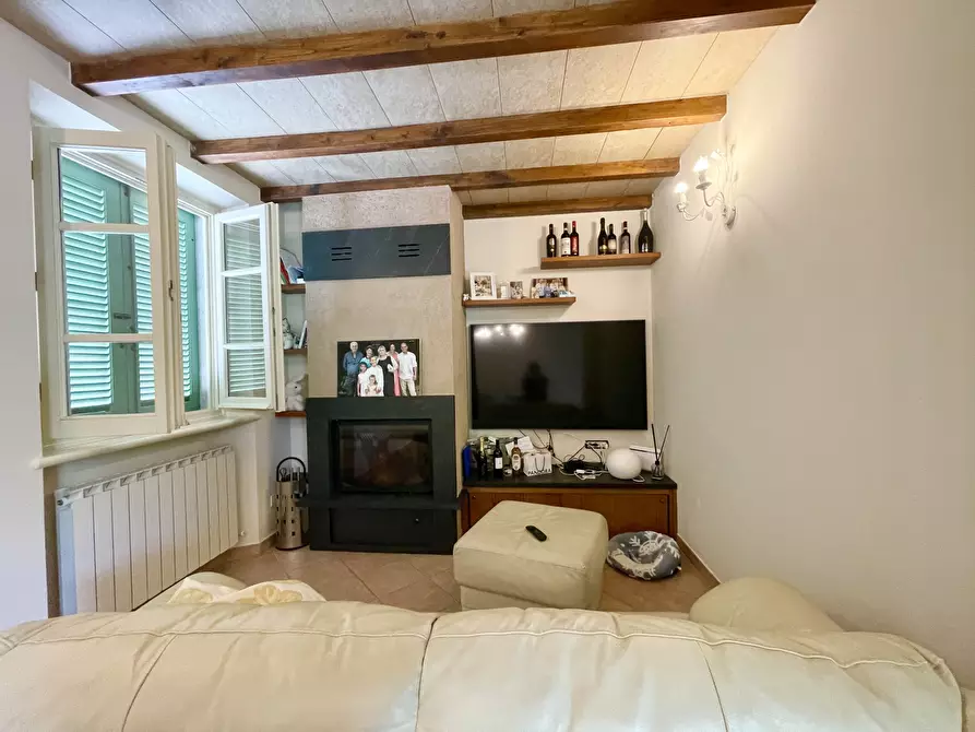 Immagine 6 di Porzione di casa in vendita  a Seravezza