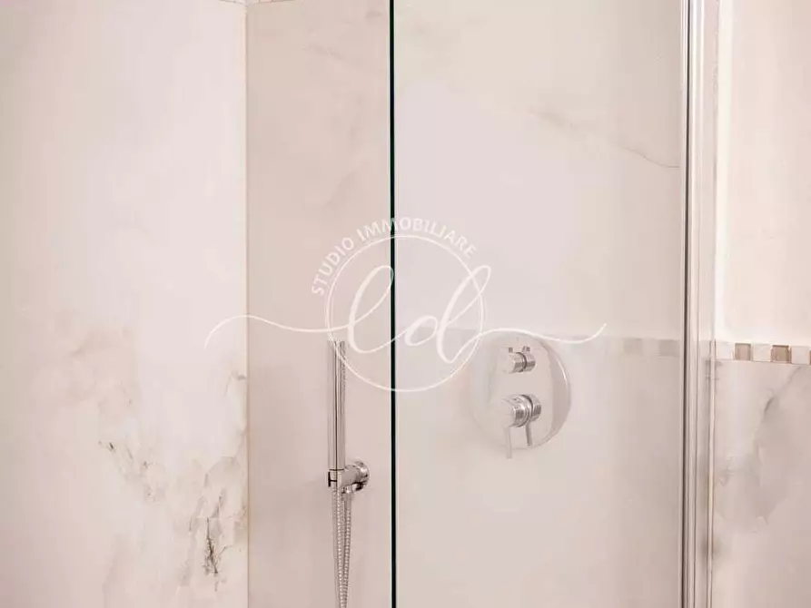 Immagine 22 di Appartamento in vendita  a Pietrasanta