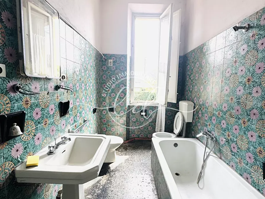 Immagine 40 di Pentalocale in vendita  a Lucca