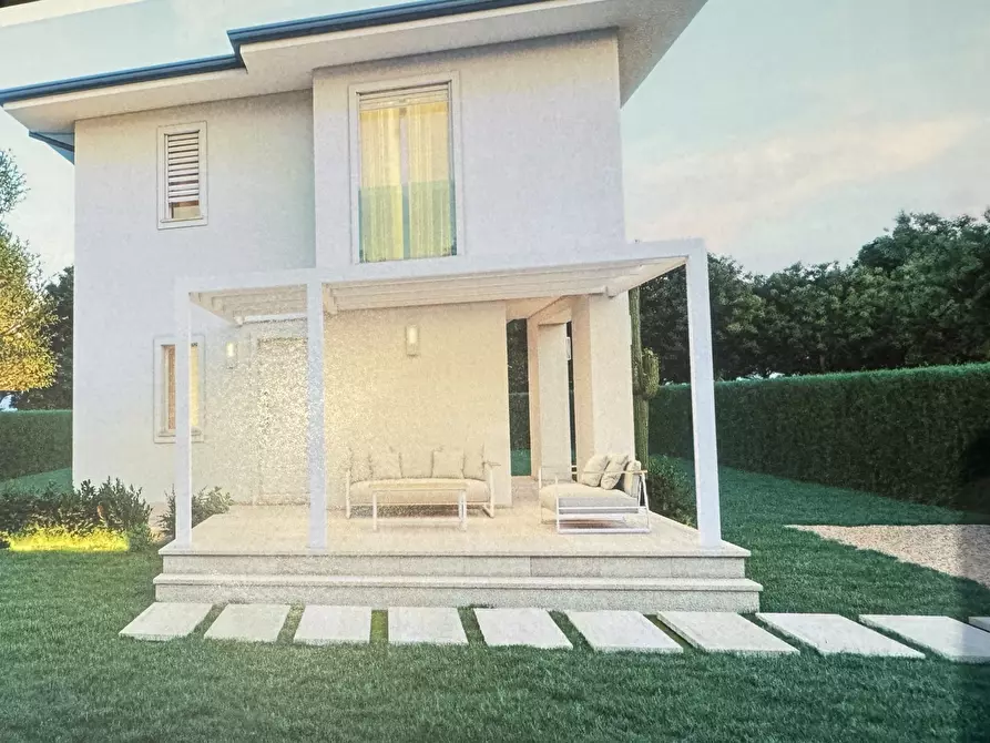 Immagine 10 di Villa in vendita  a Seravezza