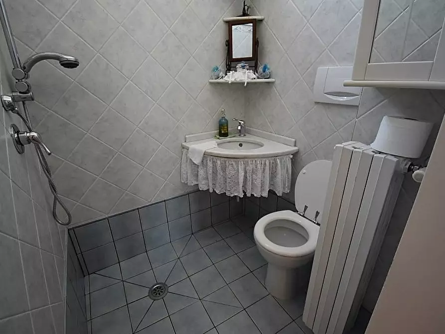 Immagine 16 di Porzione di casa in vendita  a Pietrasanta