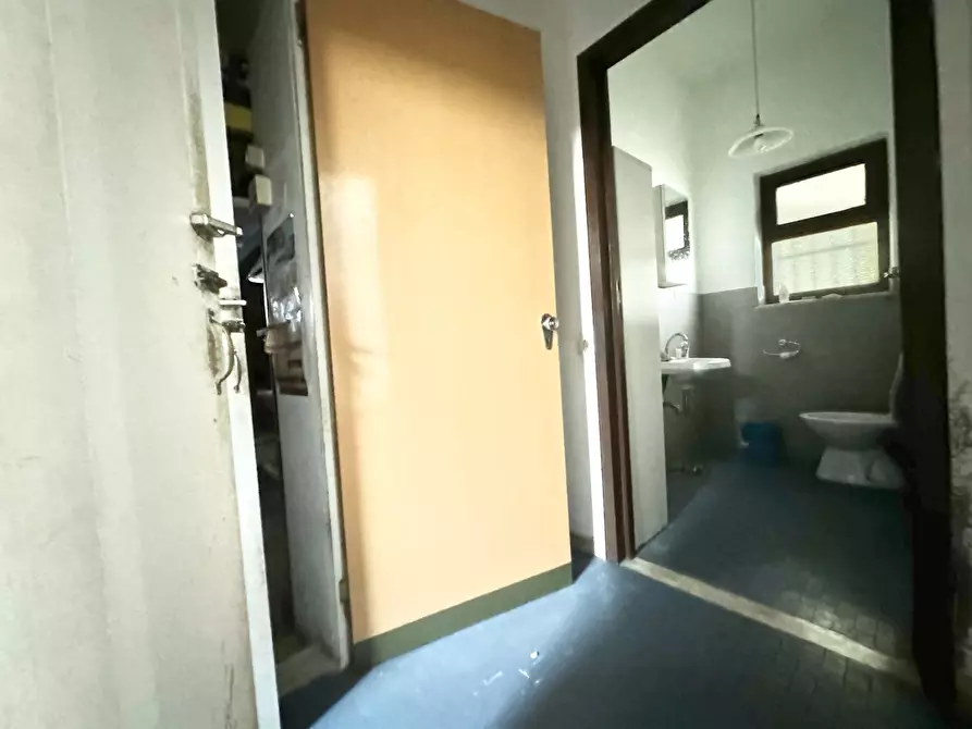 Immagine 34 di Porzione di casa in vendita  a Massa