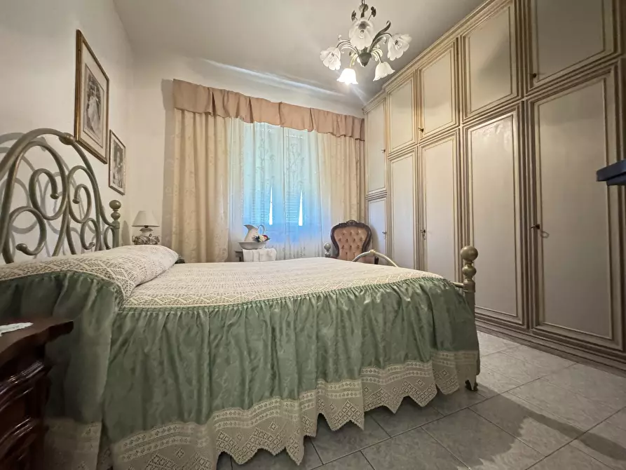 Immagine 40 di Porzione di casa in vendita  a Massa