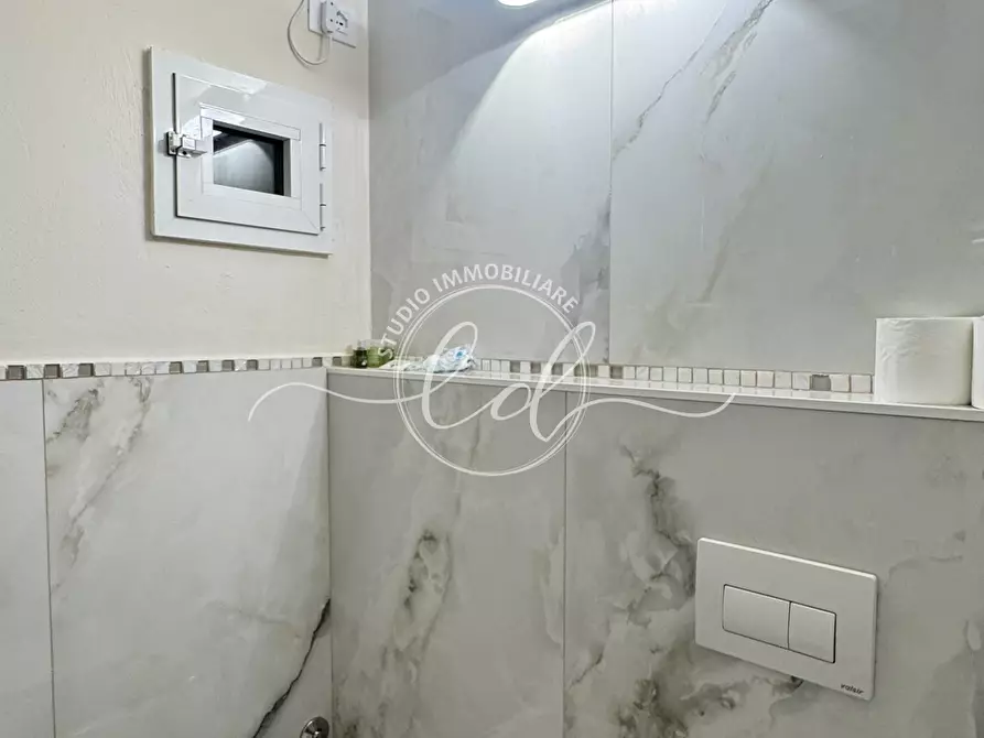 Immagine 25 di Loft/Open space in vendita  a Pietrasanta