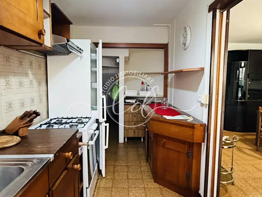 Immagine 7 di Trilocale in affitto  a Pietrasanta