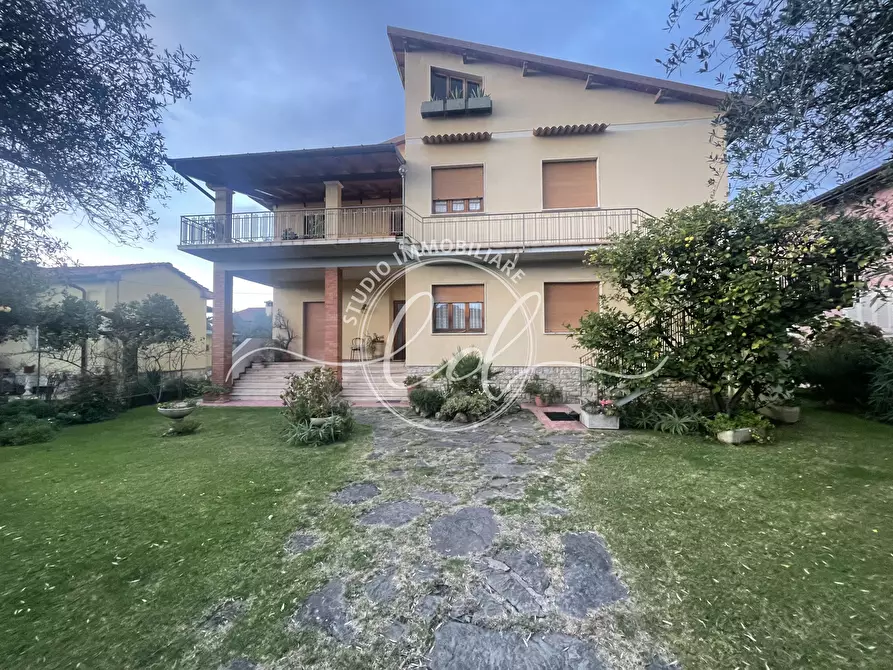 Immagine 2 di Casa indipendente in vendita  a Pietrasanta