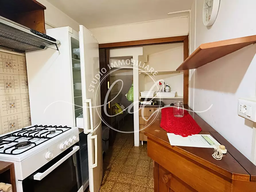 Immagine 6 di Trilocale in affitto  a Pietrasanta