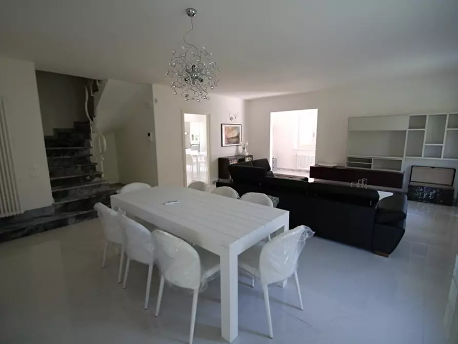 Immagine 89 di Villa in vendita  a Pietrasanta