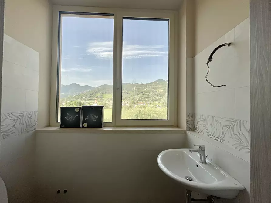 Immagine 15 di Ufficio in affitto  a Pietrasanta