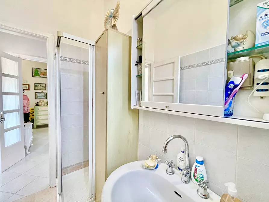 Immagine 27 di Quadrilocale in vendita  a Montignoso