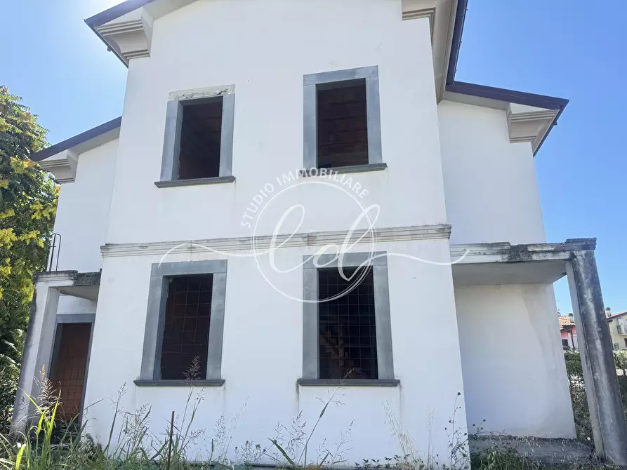 Immagine 3 di Porzione di casa in vendita  a Seravezza