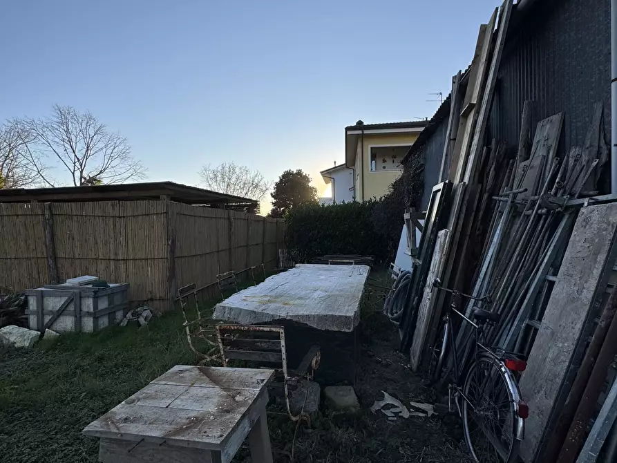 Immagine 33 di Laboratorio in vendita  a Pietrasanta