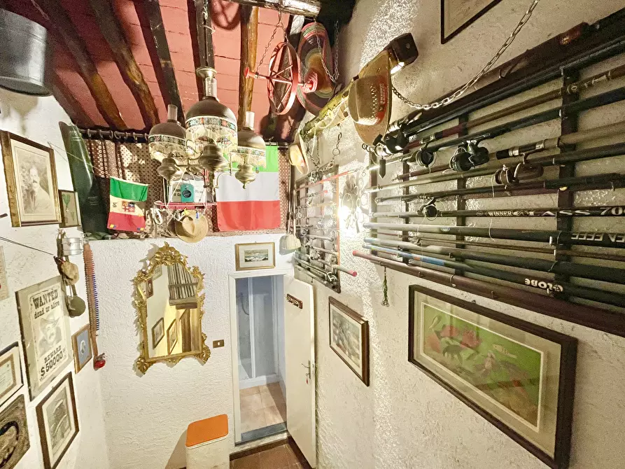 Immagine 87 di Porzione di casa in vendita  a Pietrasanta