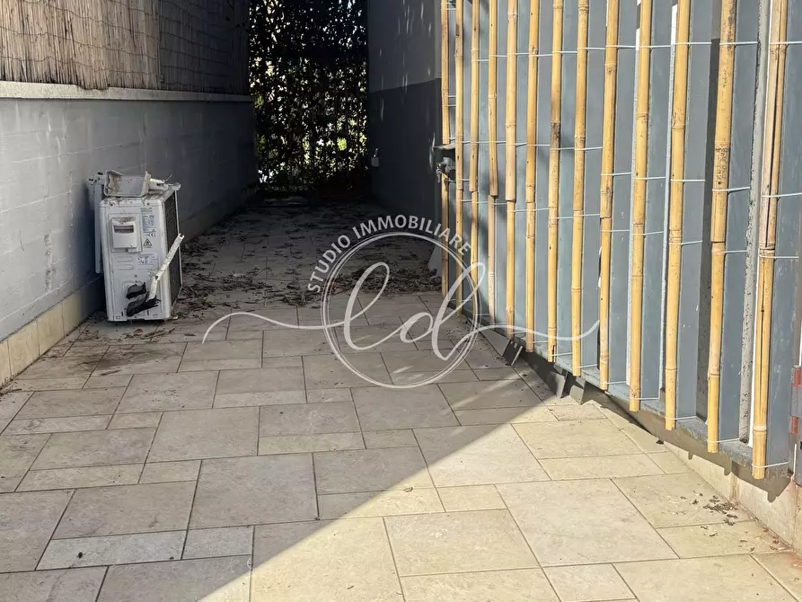 Immagine 8 di Capannone industriale in affitto  a Pietrasanta