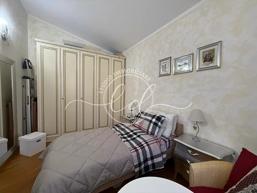 Immagine 16 di Porzione di casa in vendita  a Seravezza