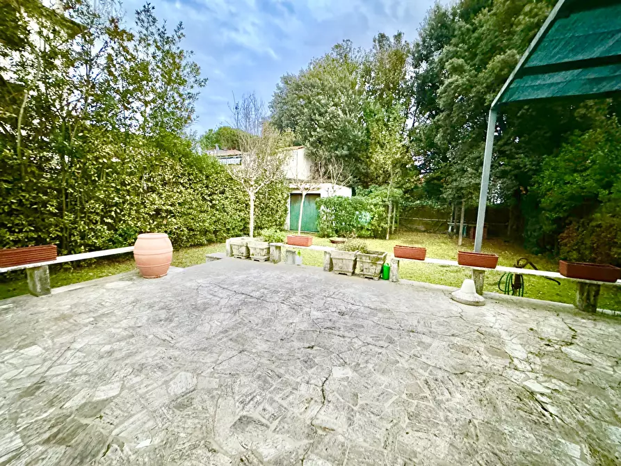Immagine 43 di Casa indipendente in affitto  a Pietrasanta