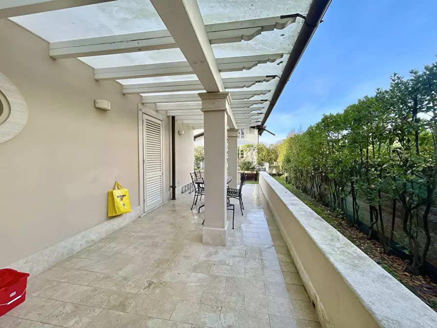 Immagine 41 di Villa in vendita  a Pietrasanta