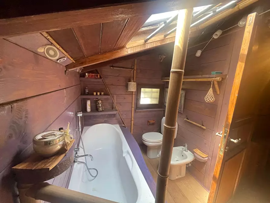 Immagine 26 di Casa indipendente in vendita  a Camaiore