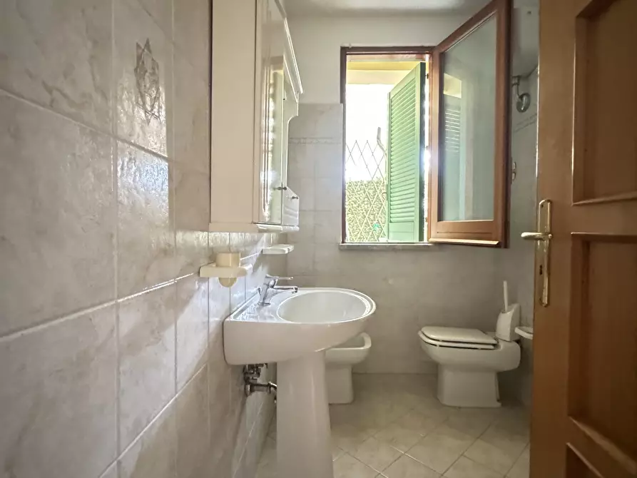 Immagine 29 di Porzione di casa in vendita  a Pietrasanta