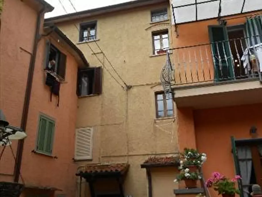 Immagine 8 di Trilocale in vendita  a Seravezza