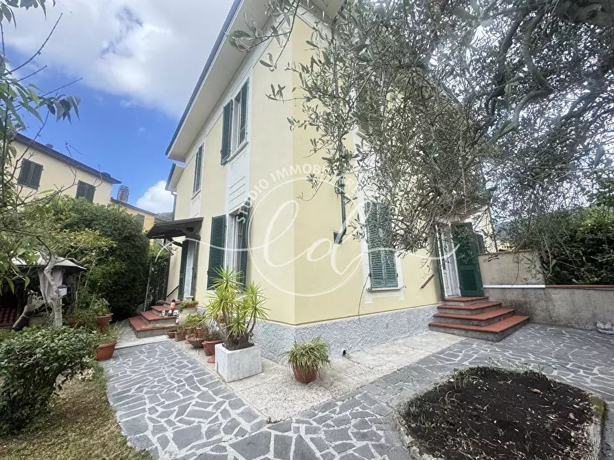 Immagine 63 di Porzione di casa in vendita  a Carrara