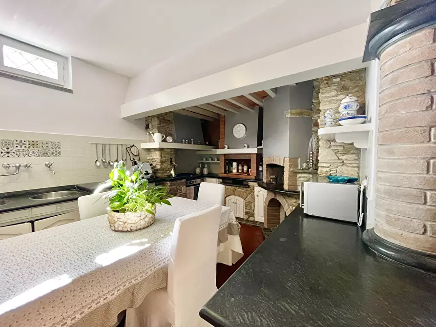 Immagine 11 di Porzione di casa in affitto  a Pietrasanta