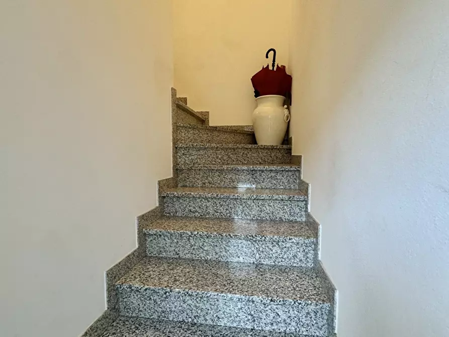 Immagine 8 di Porzione di casa in vendita  a Massa