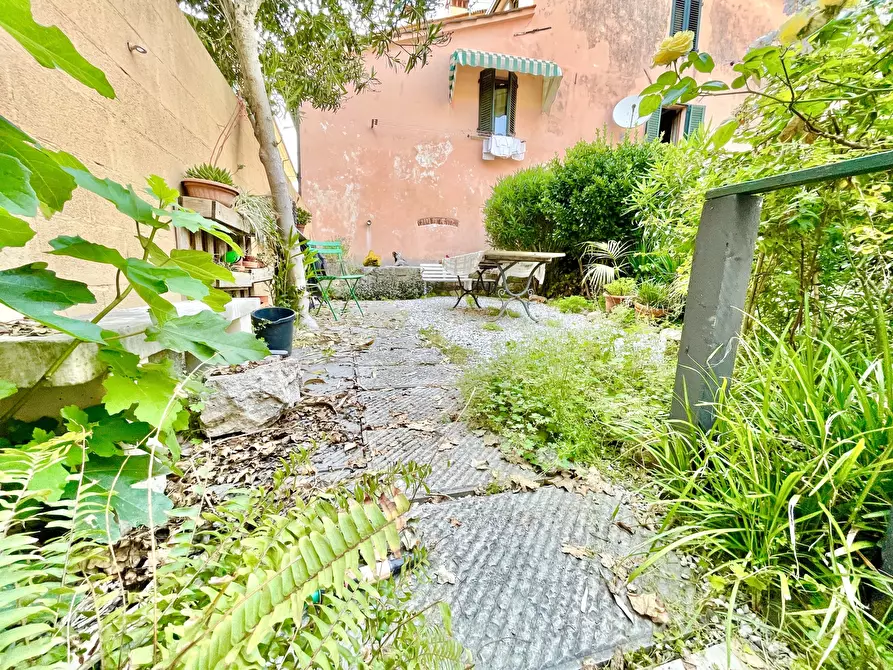 Immagine 3 di Trilocale in affitto  a Pietrasanta